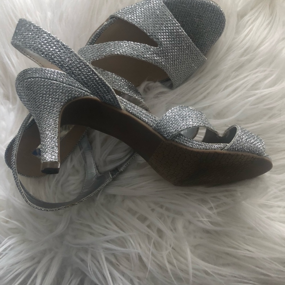 Never worn 8 1/2 silver bling shoe, LOW HEEL
